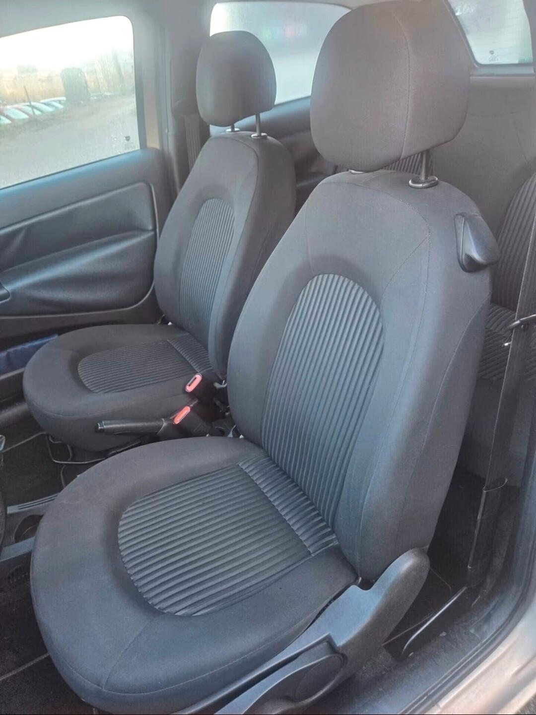 Lancia Ypsilon 1.3 MJT 75 CV Platino