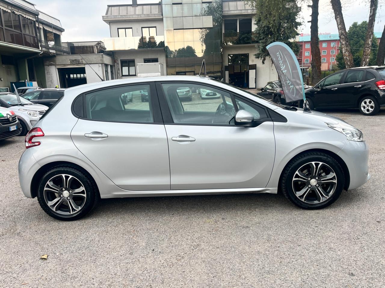 Peugeot 208 PureTech 82 5 porte Allure