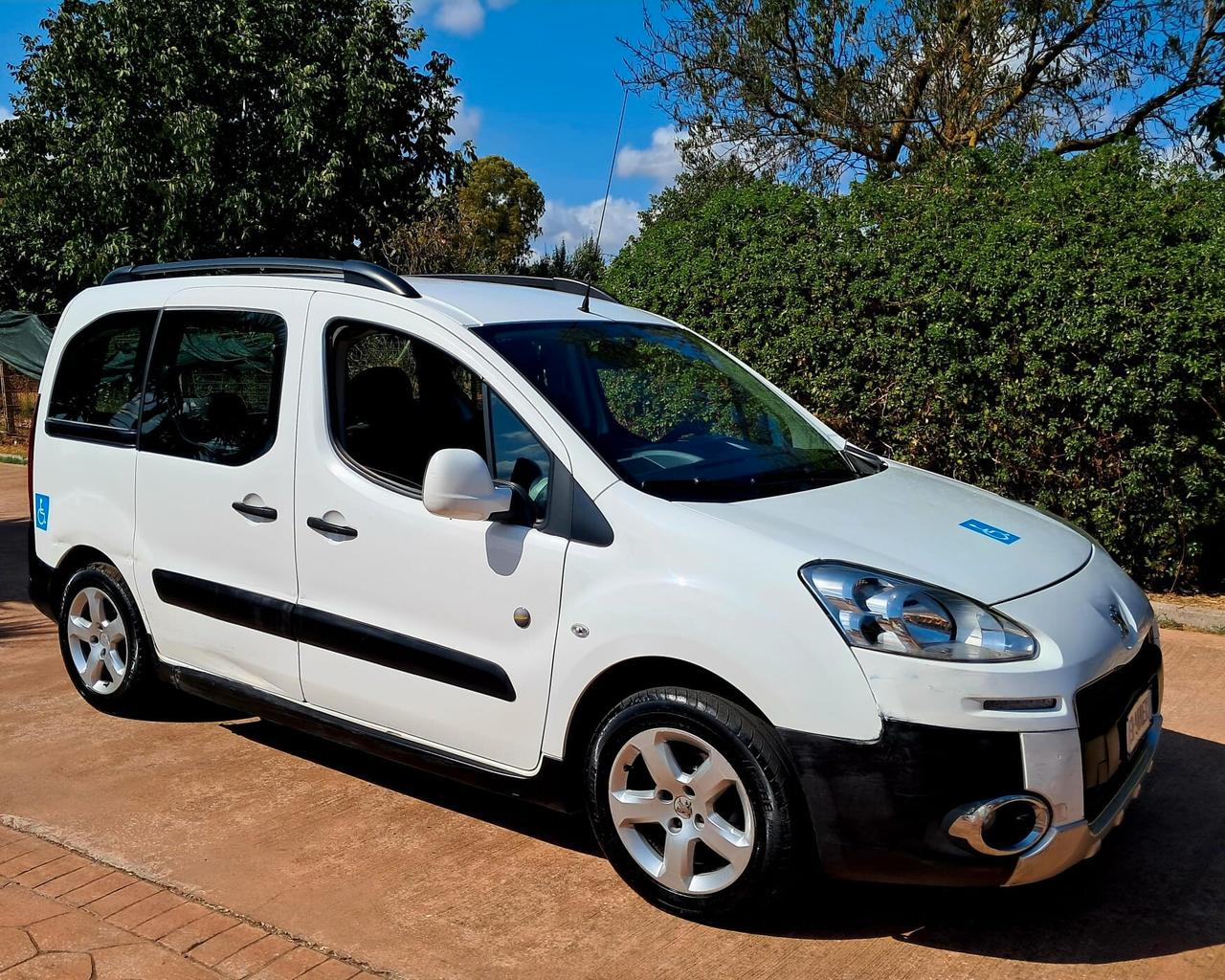 PEUGEOT PARTNER TRASPORTO DISABILI PIANALE RIBASSATO