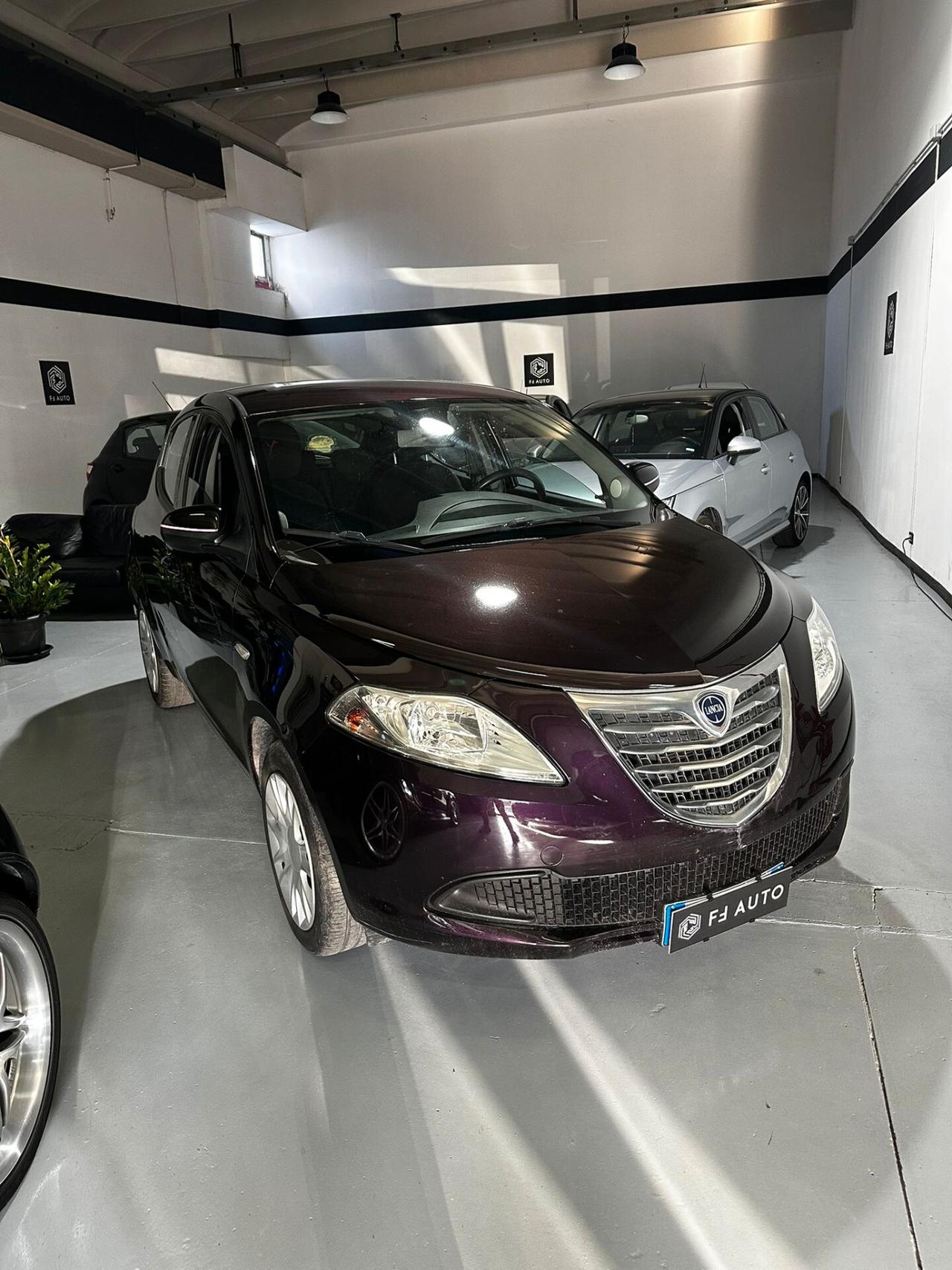 Lancia Ypsilon 1.2 69 CV 5 porte S&S Platinum