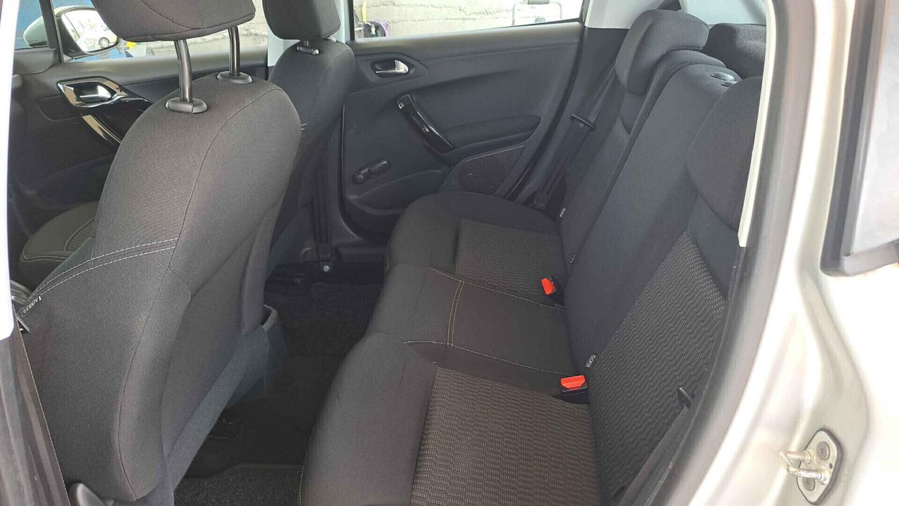 Peugeot 208 1.6 BlueHDi 75 Allure N1 4 Posti Autocarro