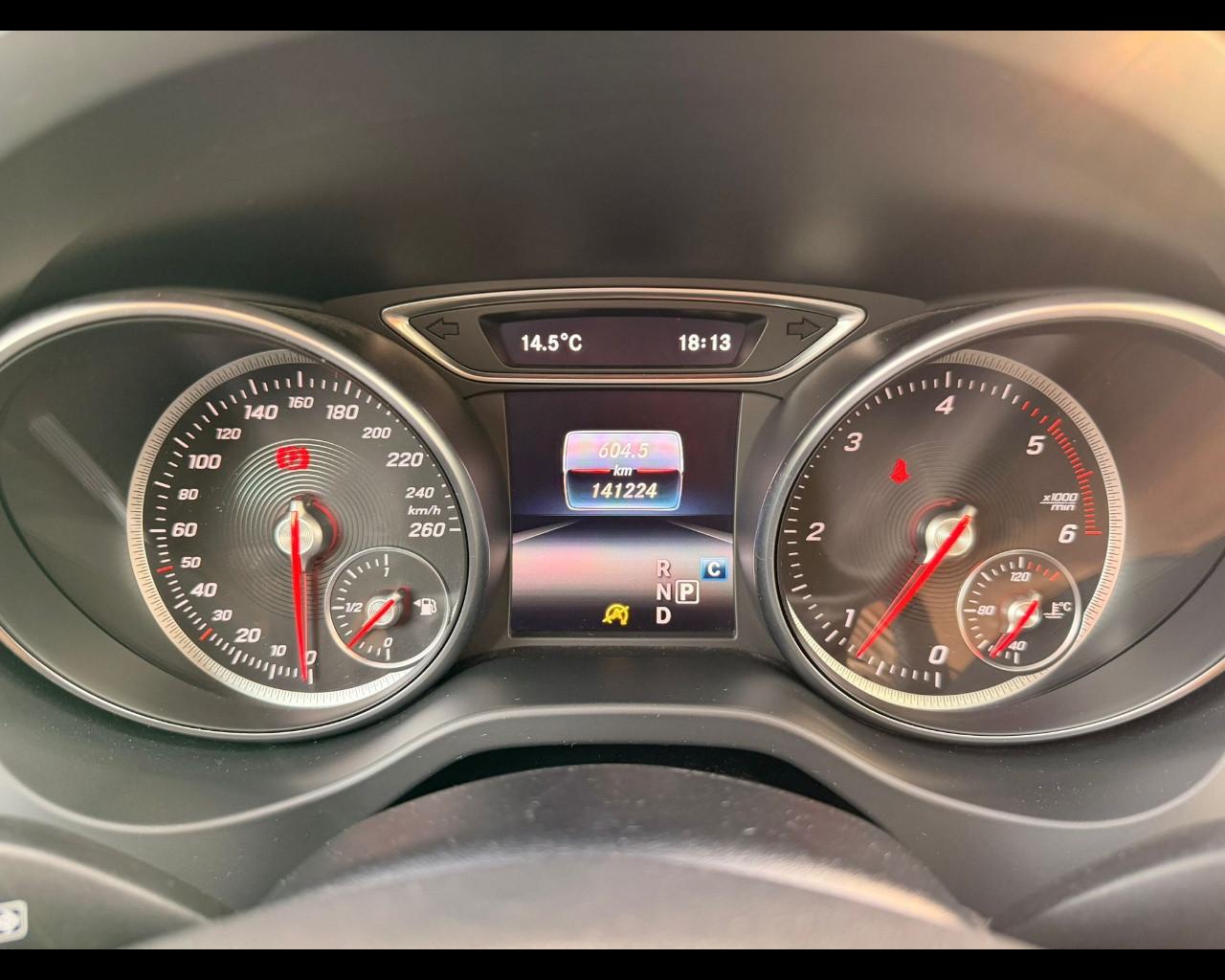 Mercedes-Benz GLA - X156 - GLA 200 d Night Edition auto