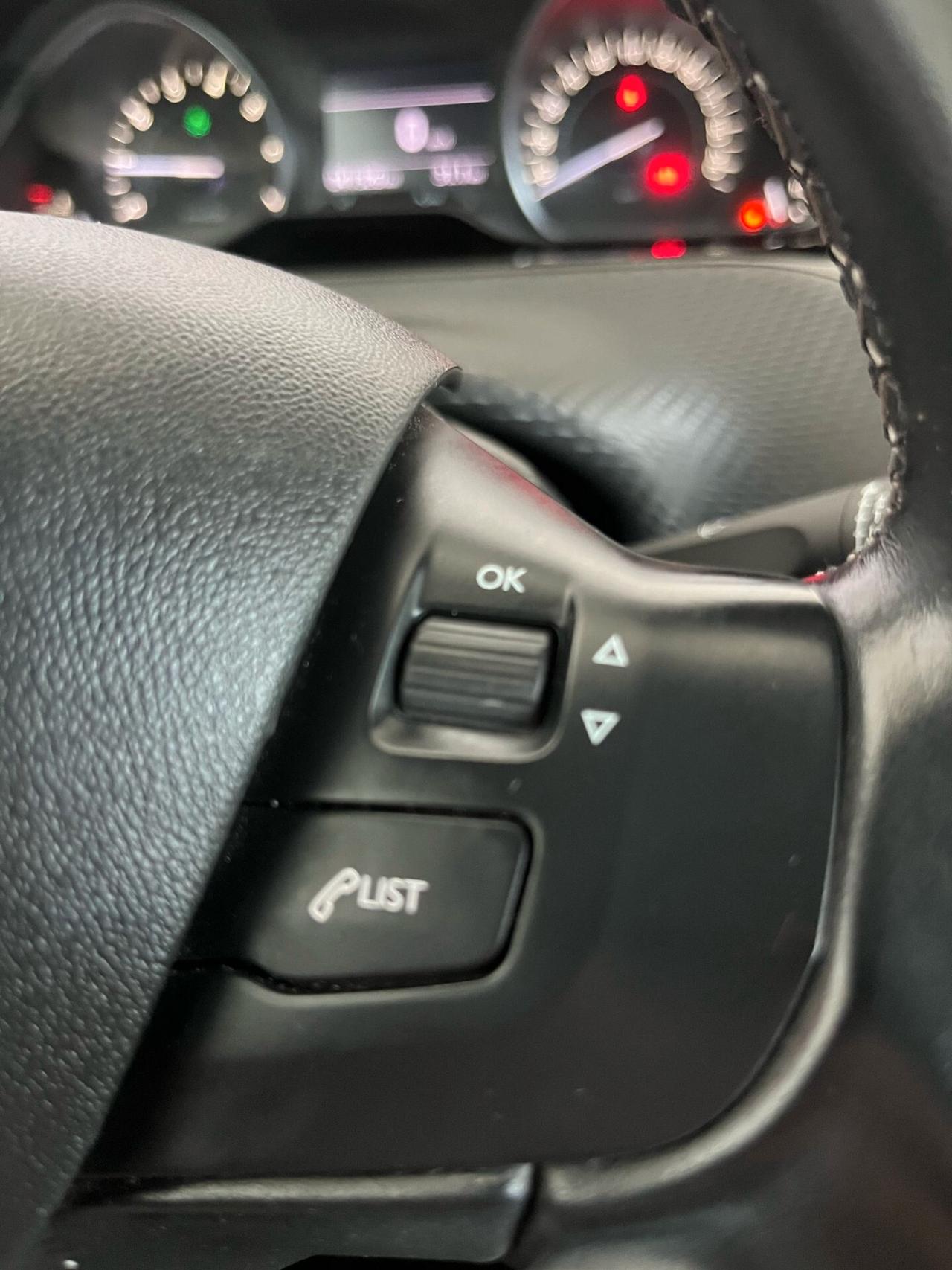 Peugeot 208 PureTech 82 5 porte Allure