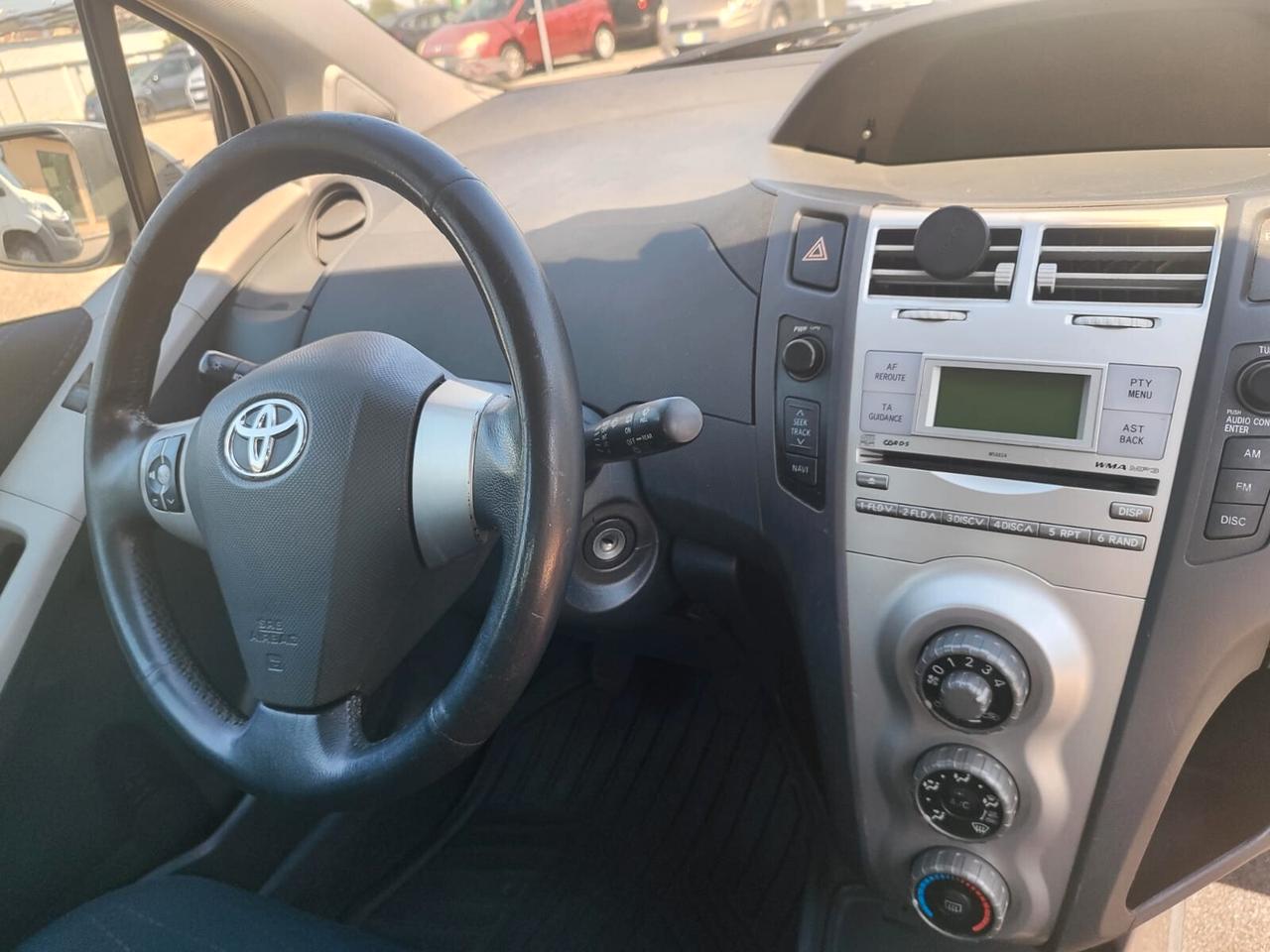 Toyota Yaris 1.0 3 porte Sol