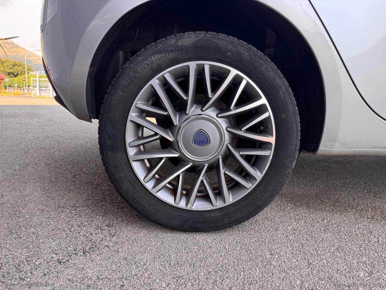 LANCIA Ypsilon 1.2 69 CV 5p. GPL Ecochic Silver