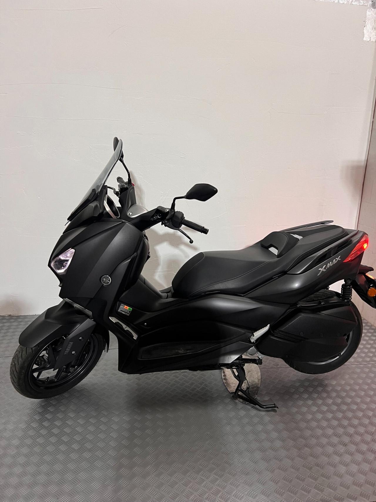 Yamaha X-Max 300