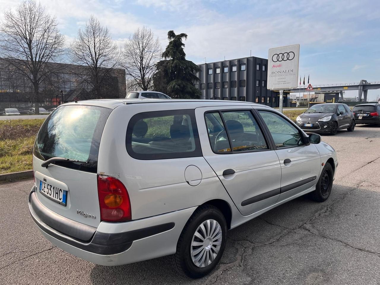 Renault Megane Mégane 1.4 16V 5 porte Confort Authentique