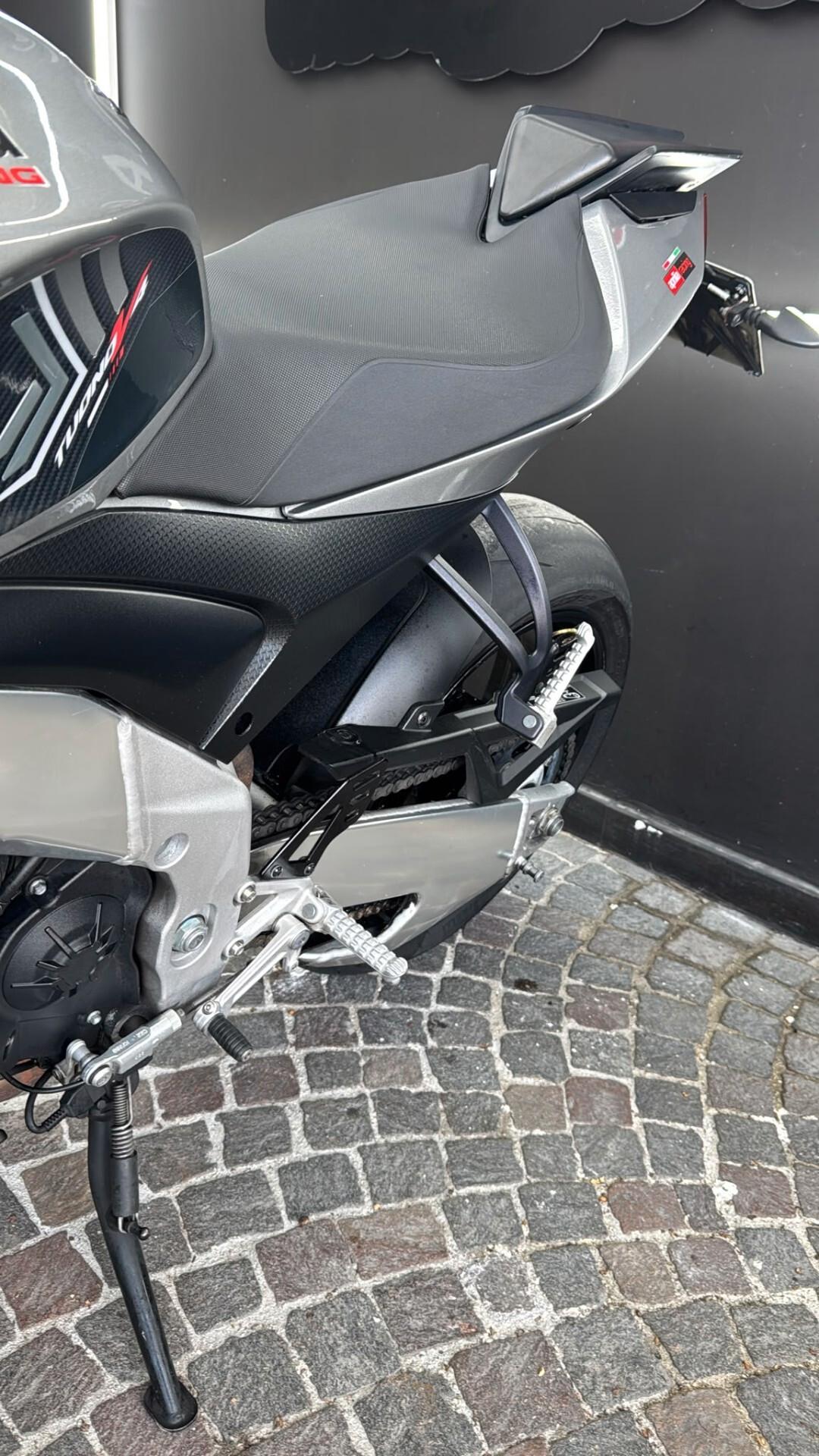 Aprilia Tuono V4 1100