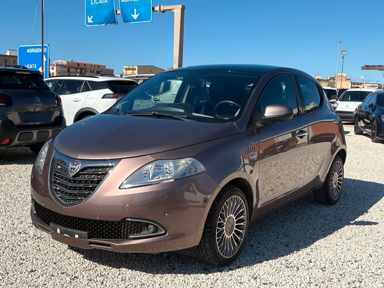 Lancia Ypsilon 1.2 69 CV 5 porte Platinum TETTO APRIBILE