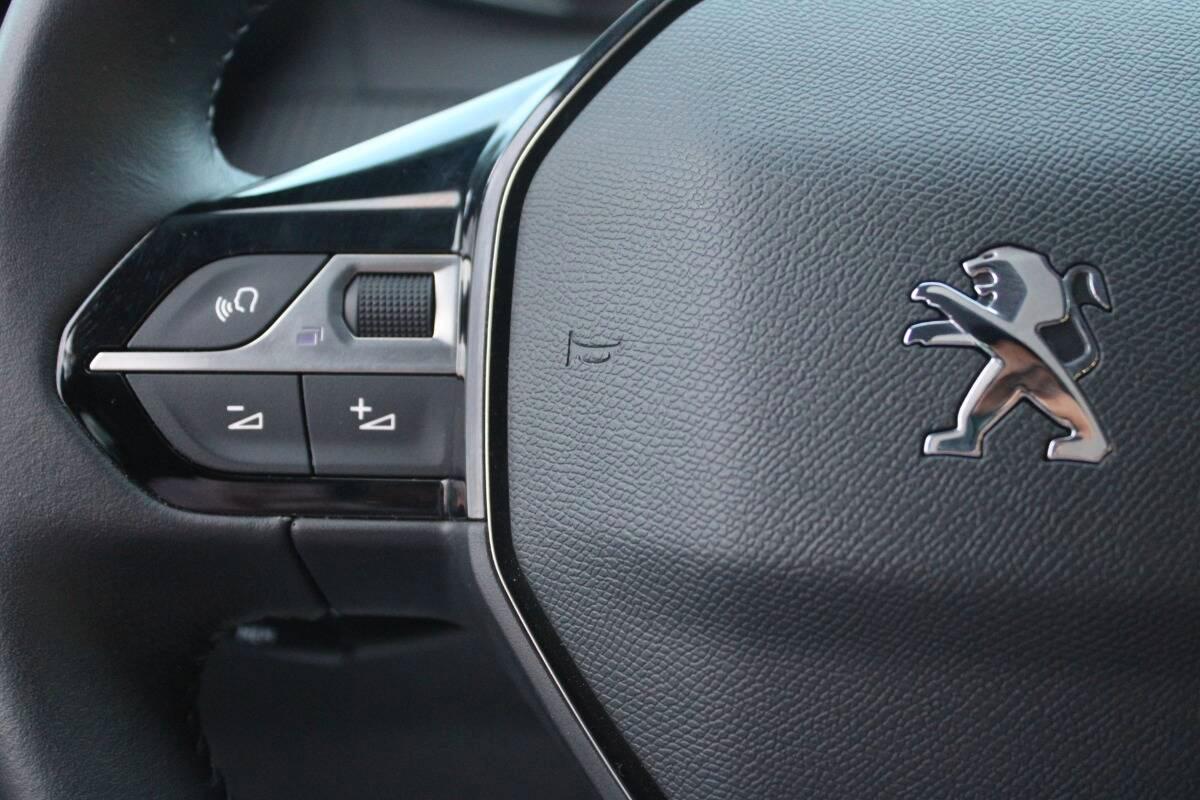 Peugeot 2008 1.2 puretech Active s&s 100cv con CarPlay