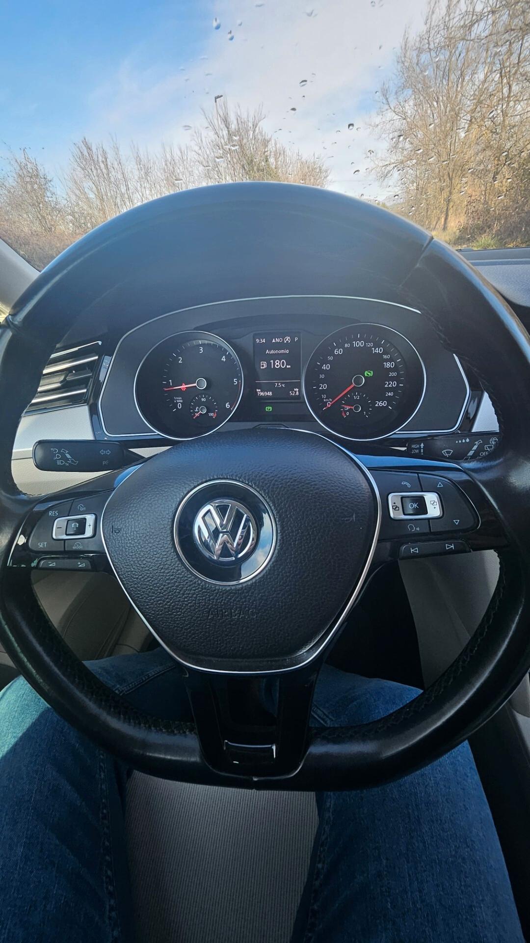 Volkswagen Passat Variant 1.6 TDI SCR DSG Business BMT