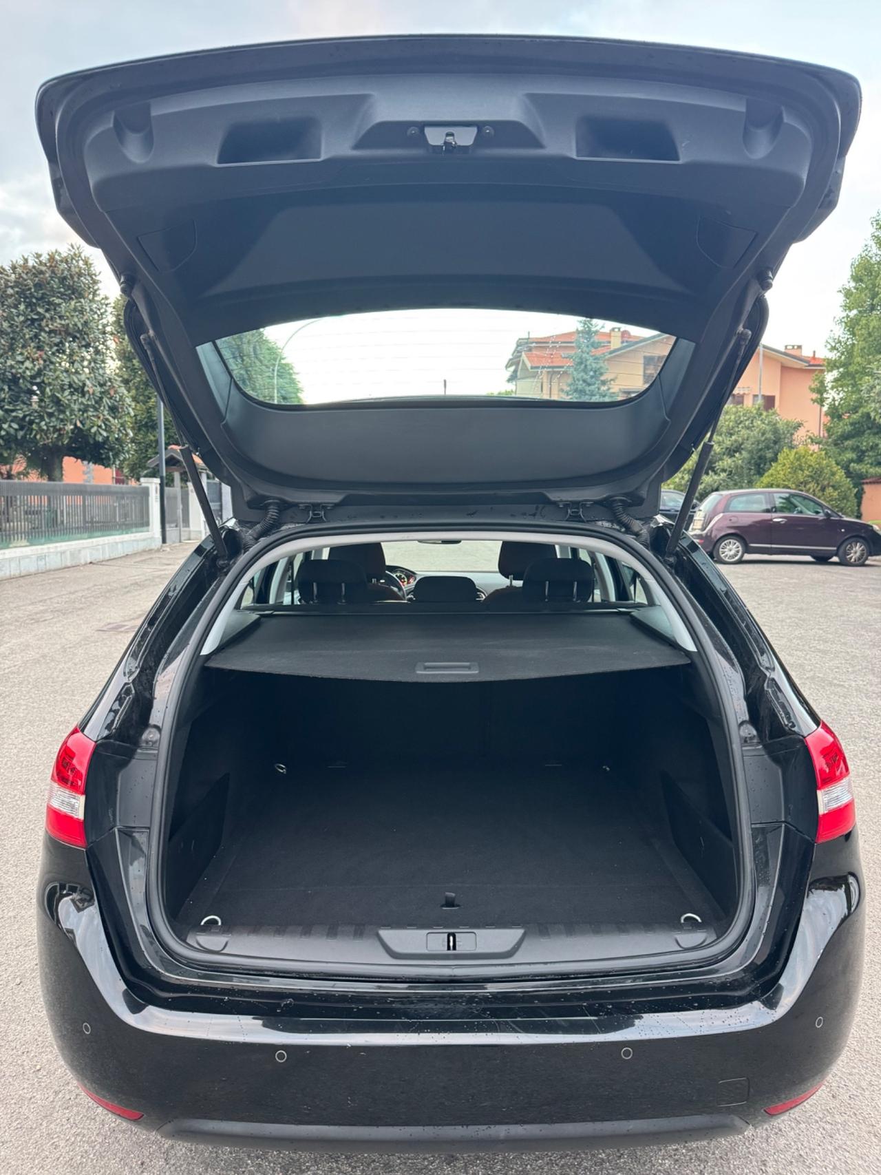 Peugeot 308 BlueHDi 120 S&S EAT6 SW Allure