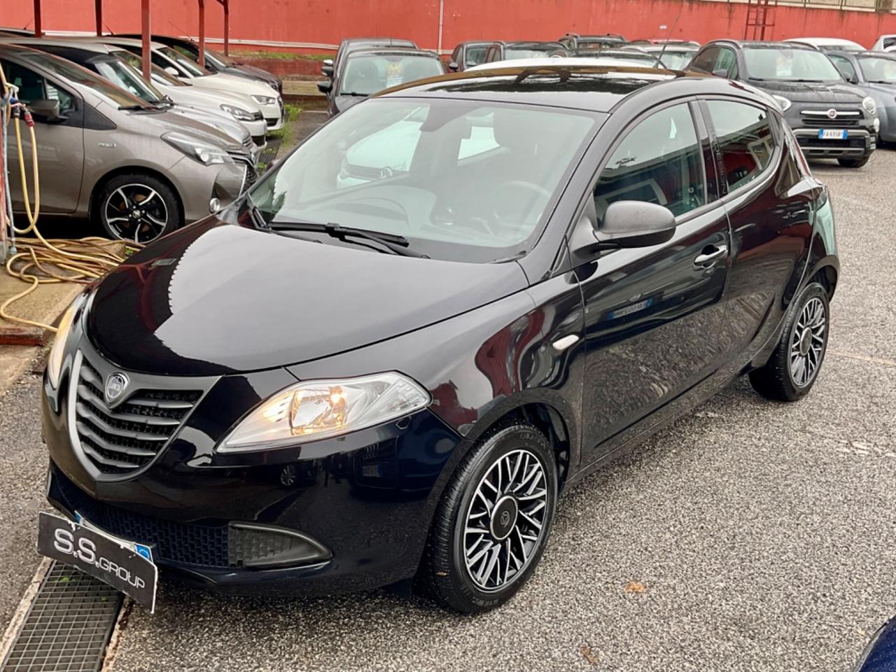 Ypsilon 1.3 MJT 16V 95 CV- S Momodesign-unipro-rate