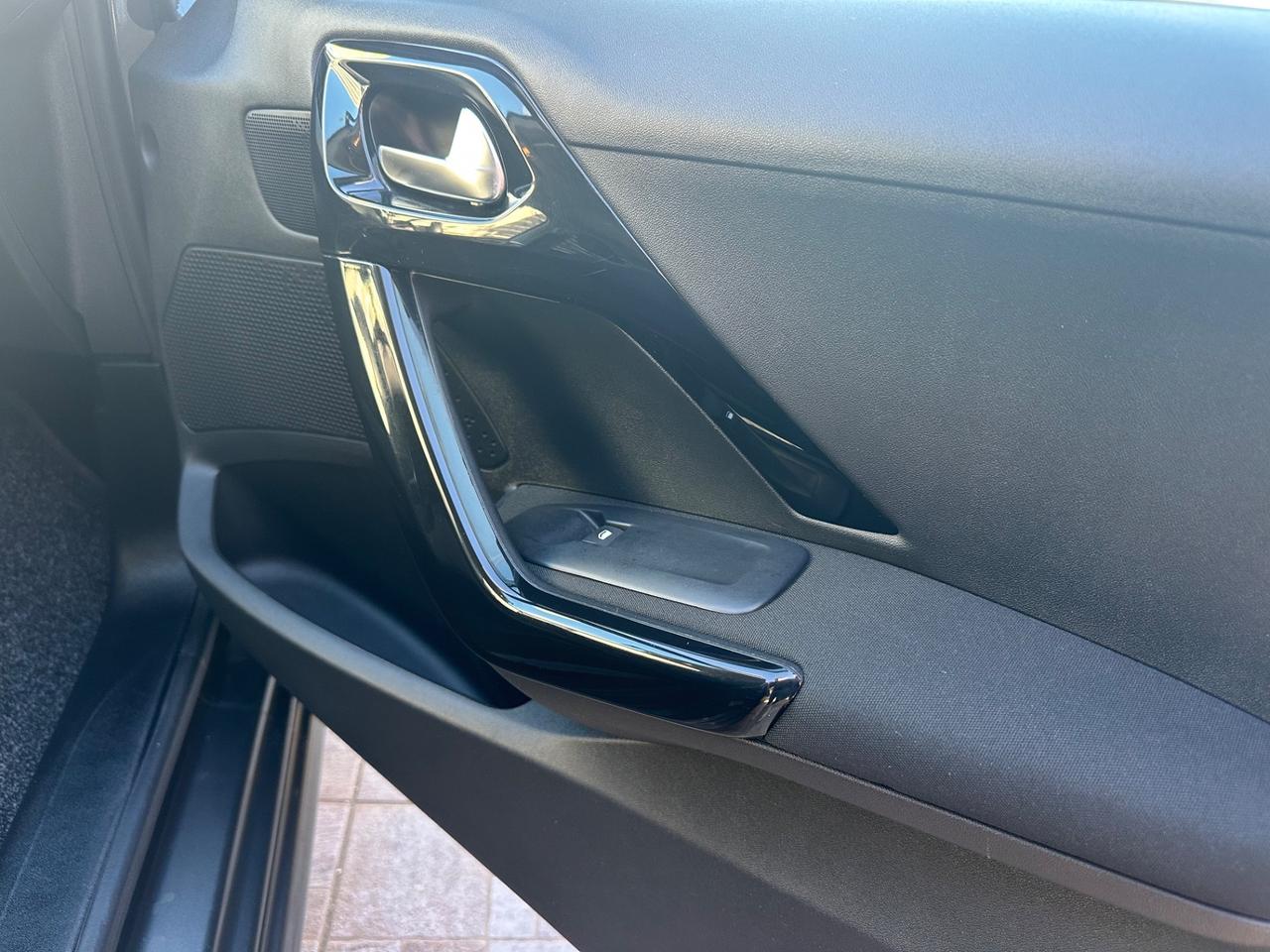 Peugeot 208 PureTech 82 5 porte Allure