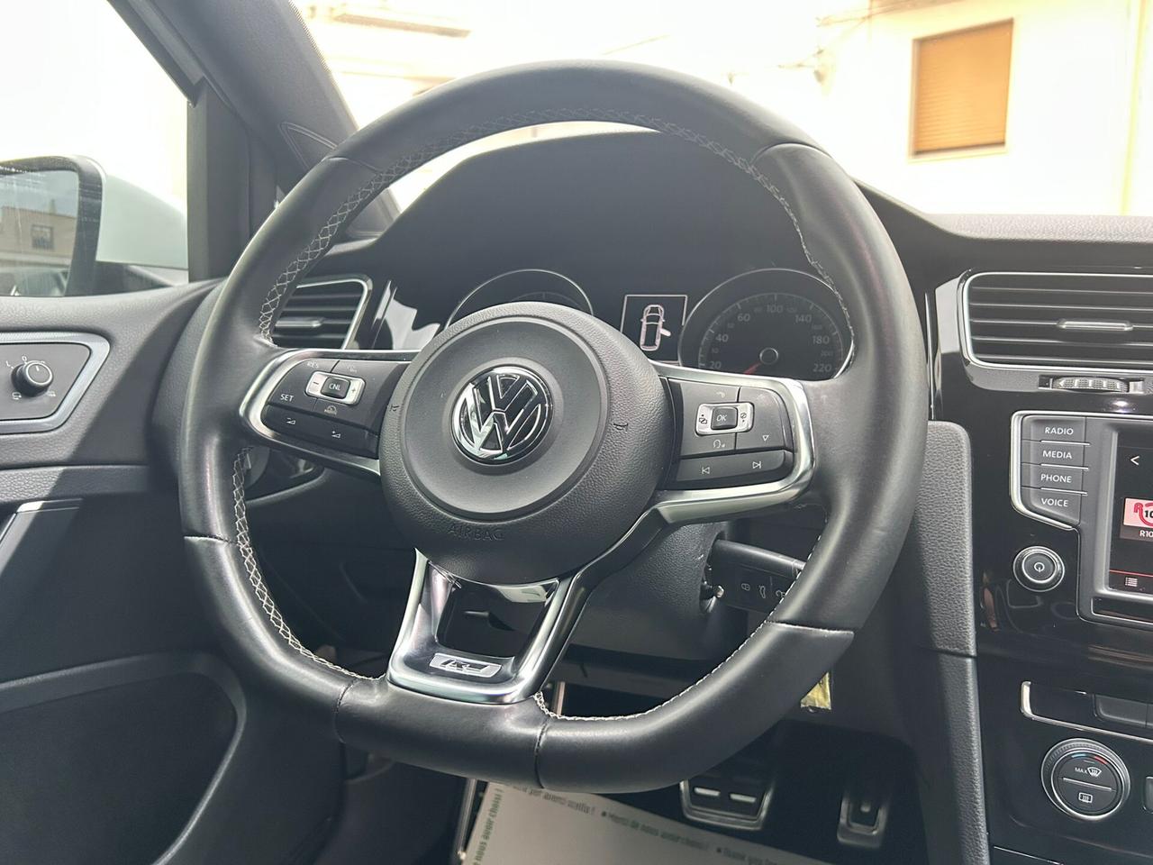 Volkswagen Golf 1.6 TDI 110Cv R-LINE DSG/LED-2017
