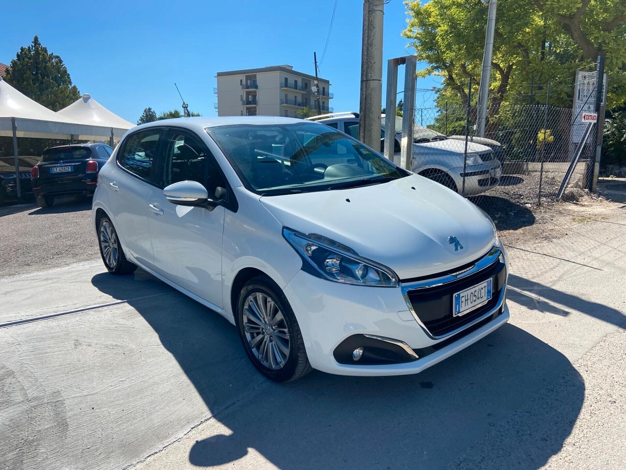 Peugeot 208 PureTech 82 5p. GPL Allure