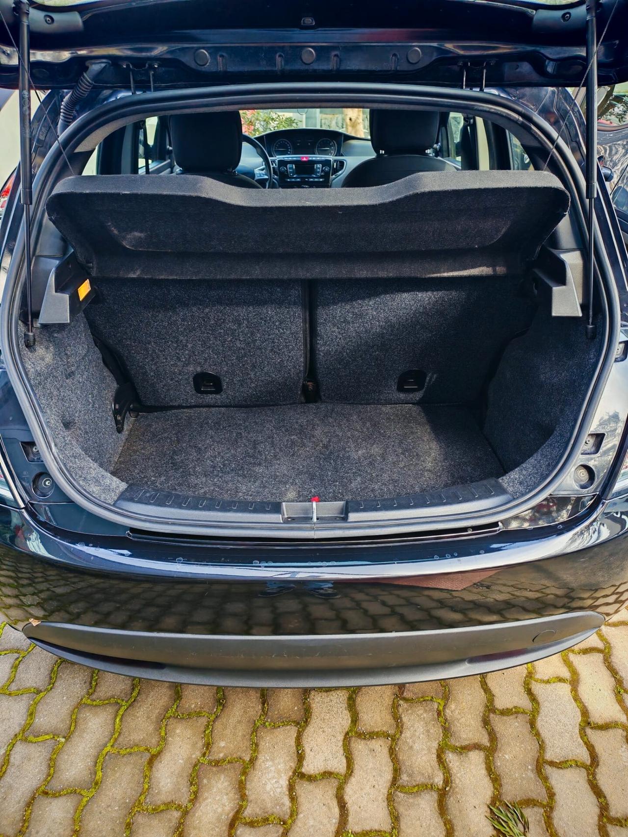 Lancia Ypsilon 1.0 FireFly 5 porte S&S Hybrid Ecochic Silver