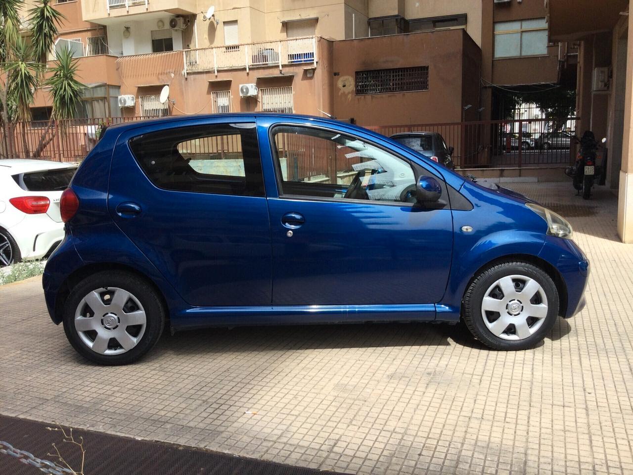 Toyota Aygo 1.0 12V VVT-i 5 porte Sol