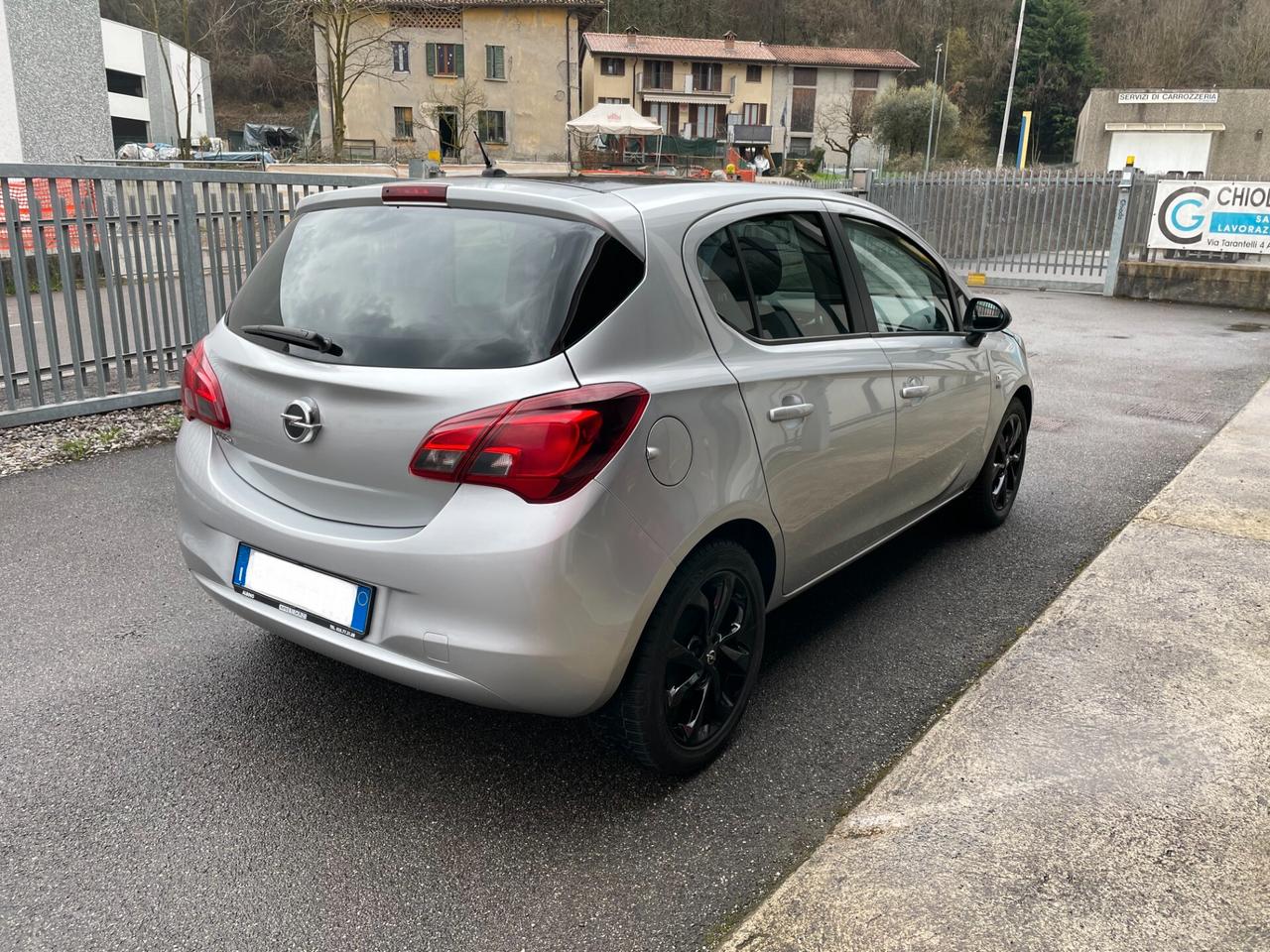 Opel Corsa 1.2 5 porte Black Edition