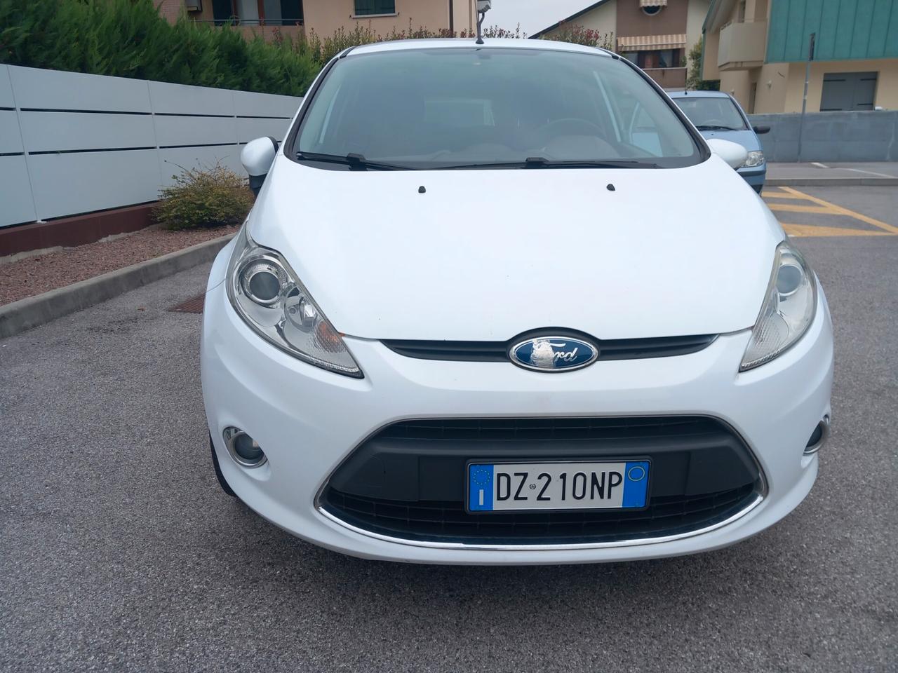 Ford Fiesta 1.4 5 porte Bz.- GPL Titanium unico proprietario