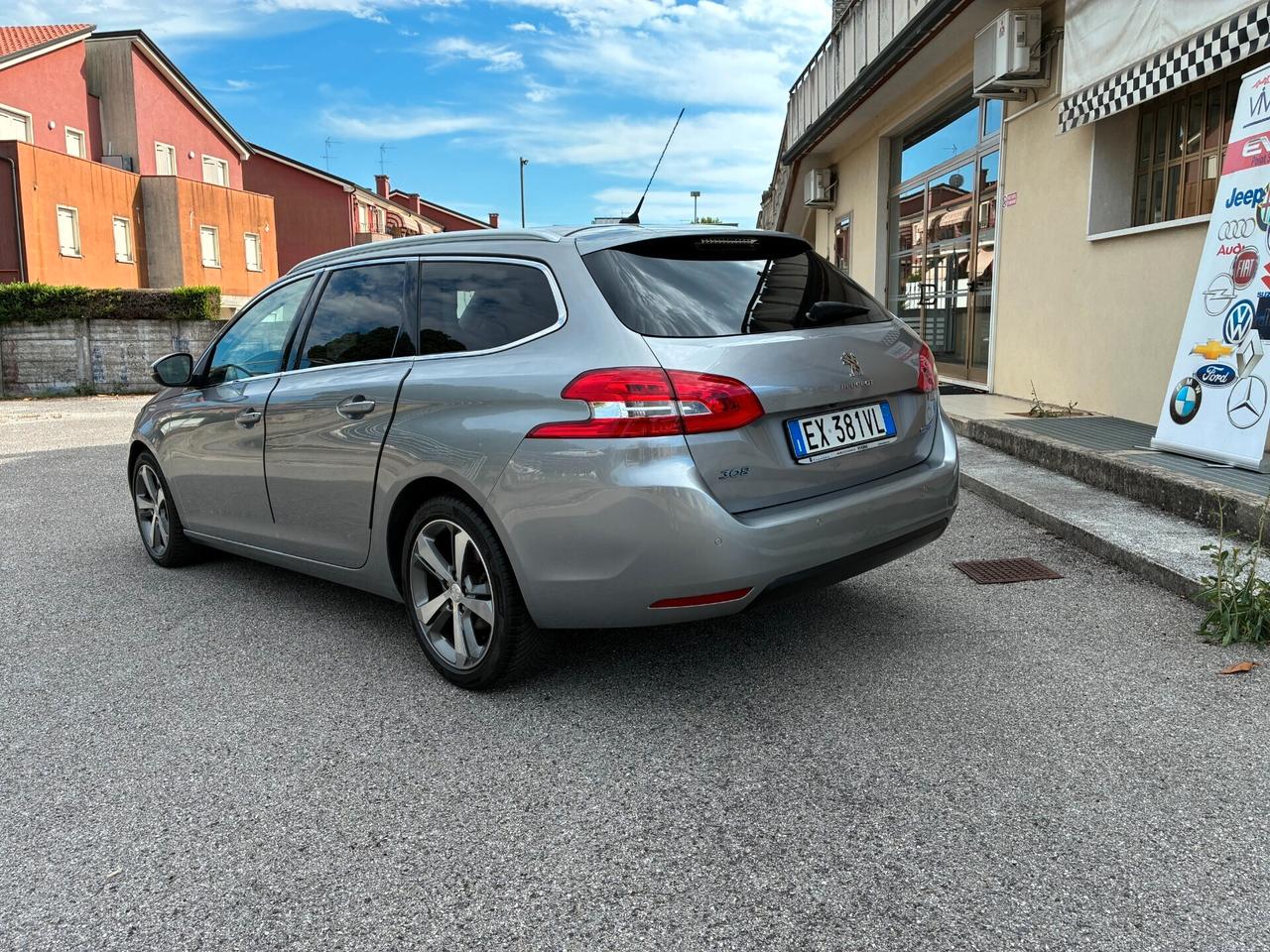 Peugeot 308 BlueHDi 150 S&S SW Allure