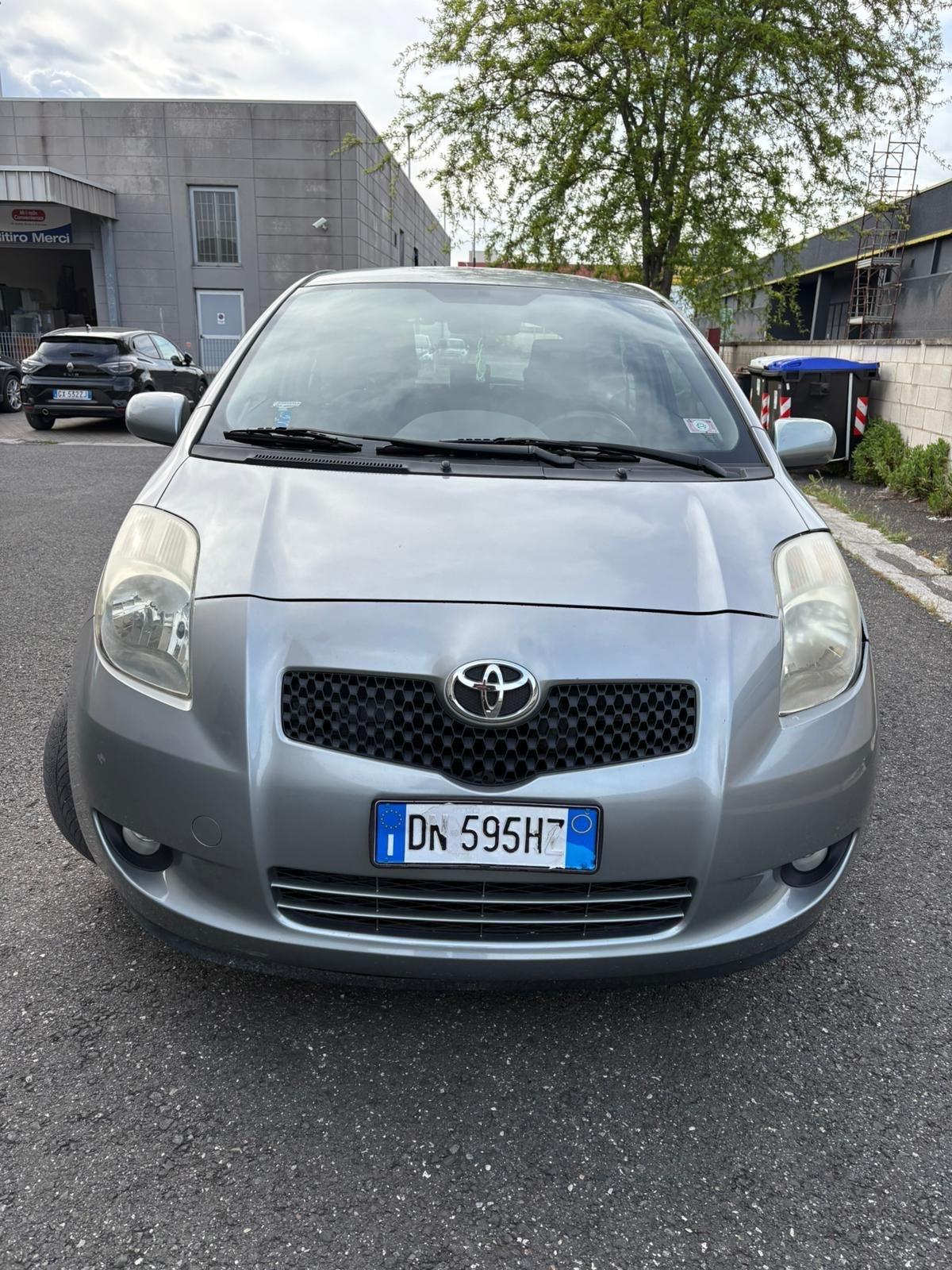 TOYOTA YARIS 1.3benz