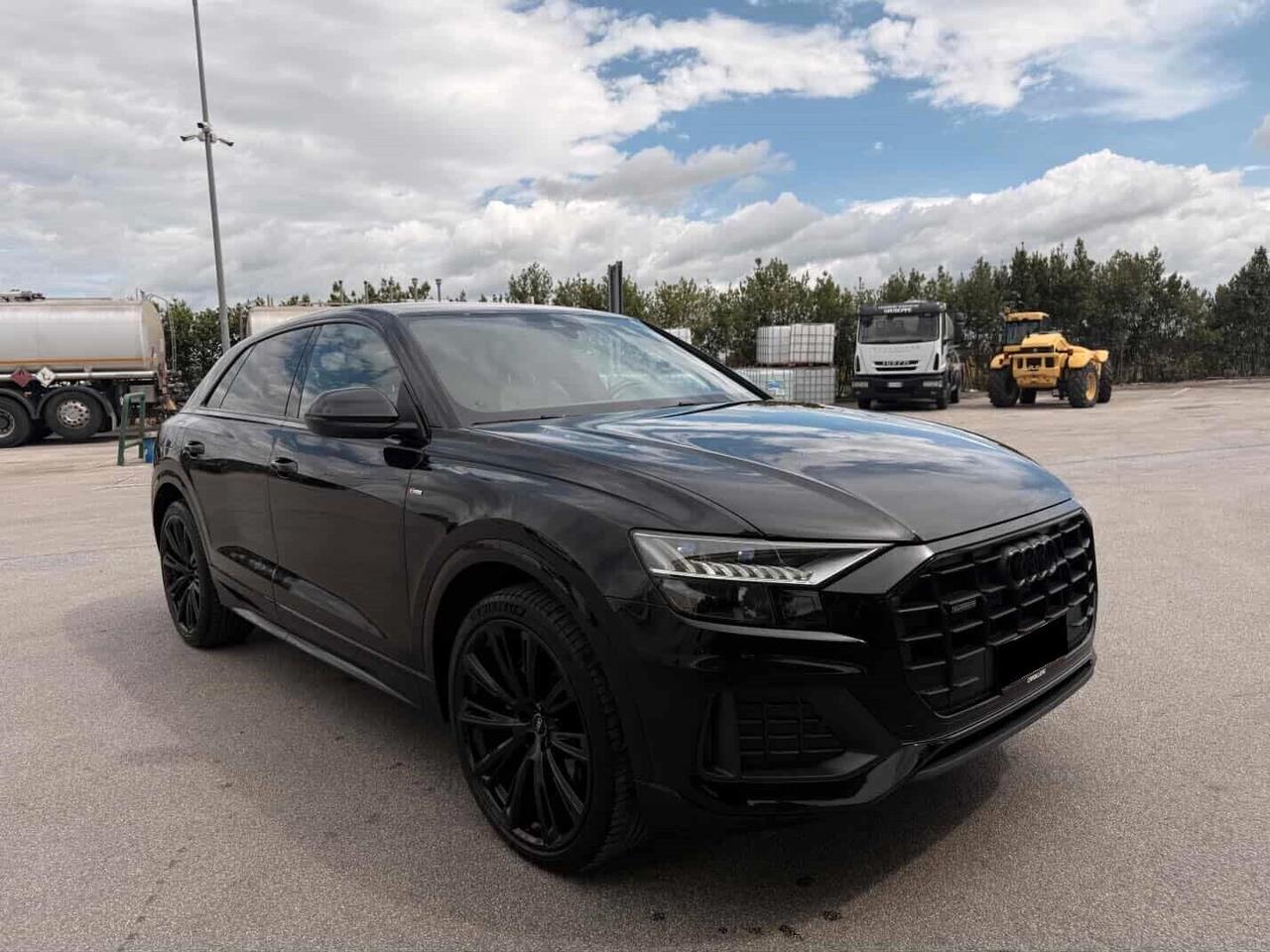 Audi Q8 50 TDI IDENTITY BLACK/23" RSQ8/PELLE/S-LINE