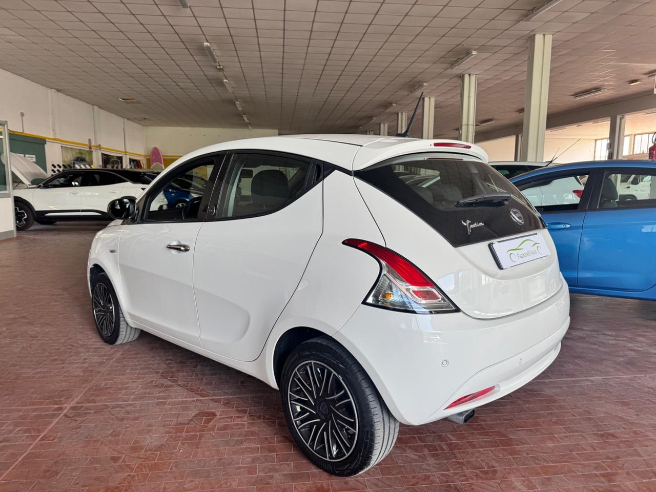 Lancia Ypsilon 1.0 FireFly 5 porte S&S Hybrid Ecochic Gold