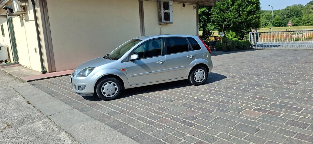 Ford Fiesta 1.2 16V 5p. Ghia X Neopatentati