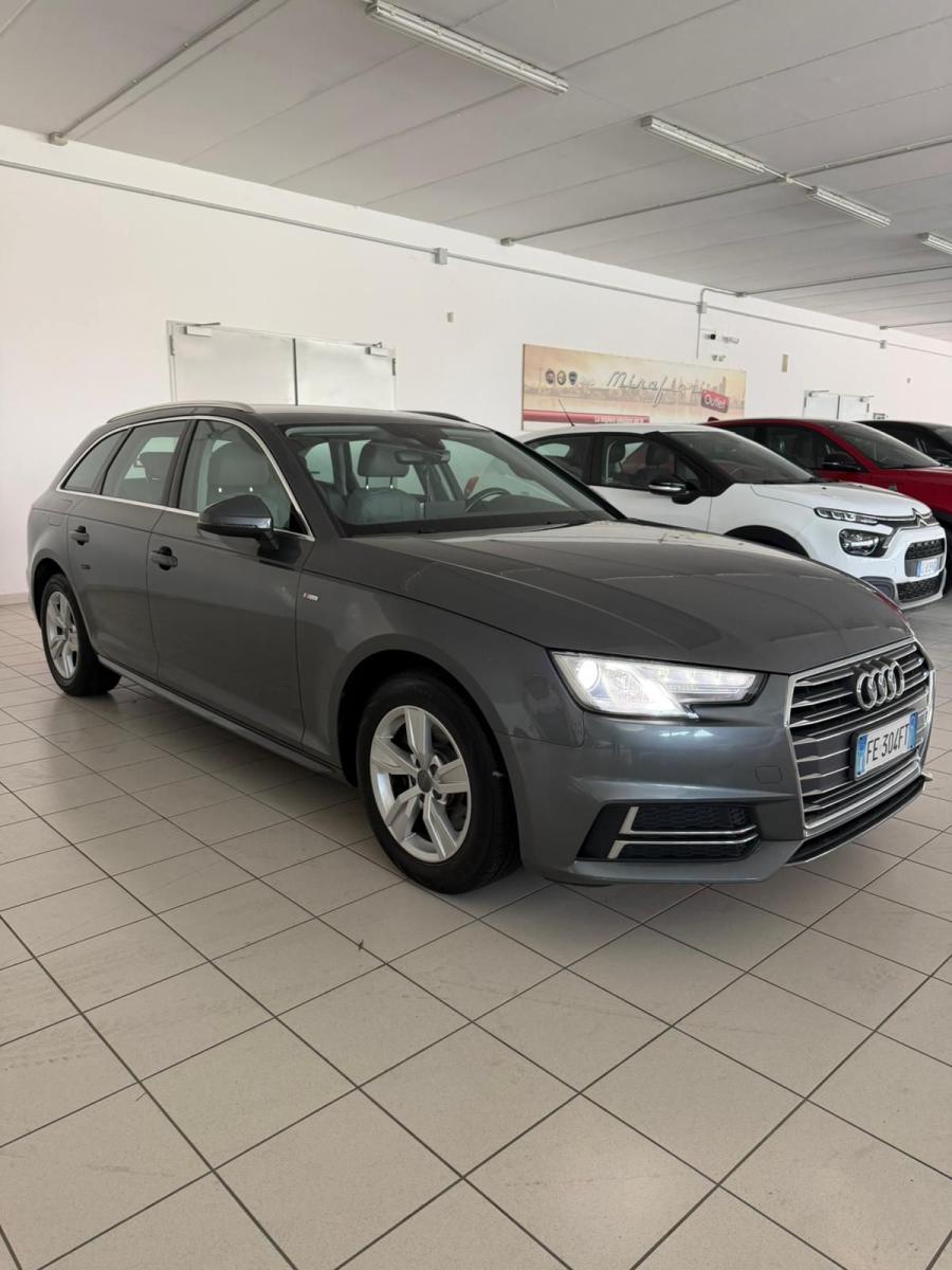 AUDI - A4 - 2.0 TDI 150CV s line