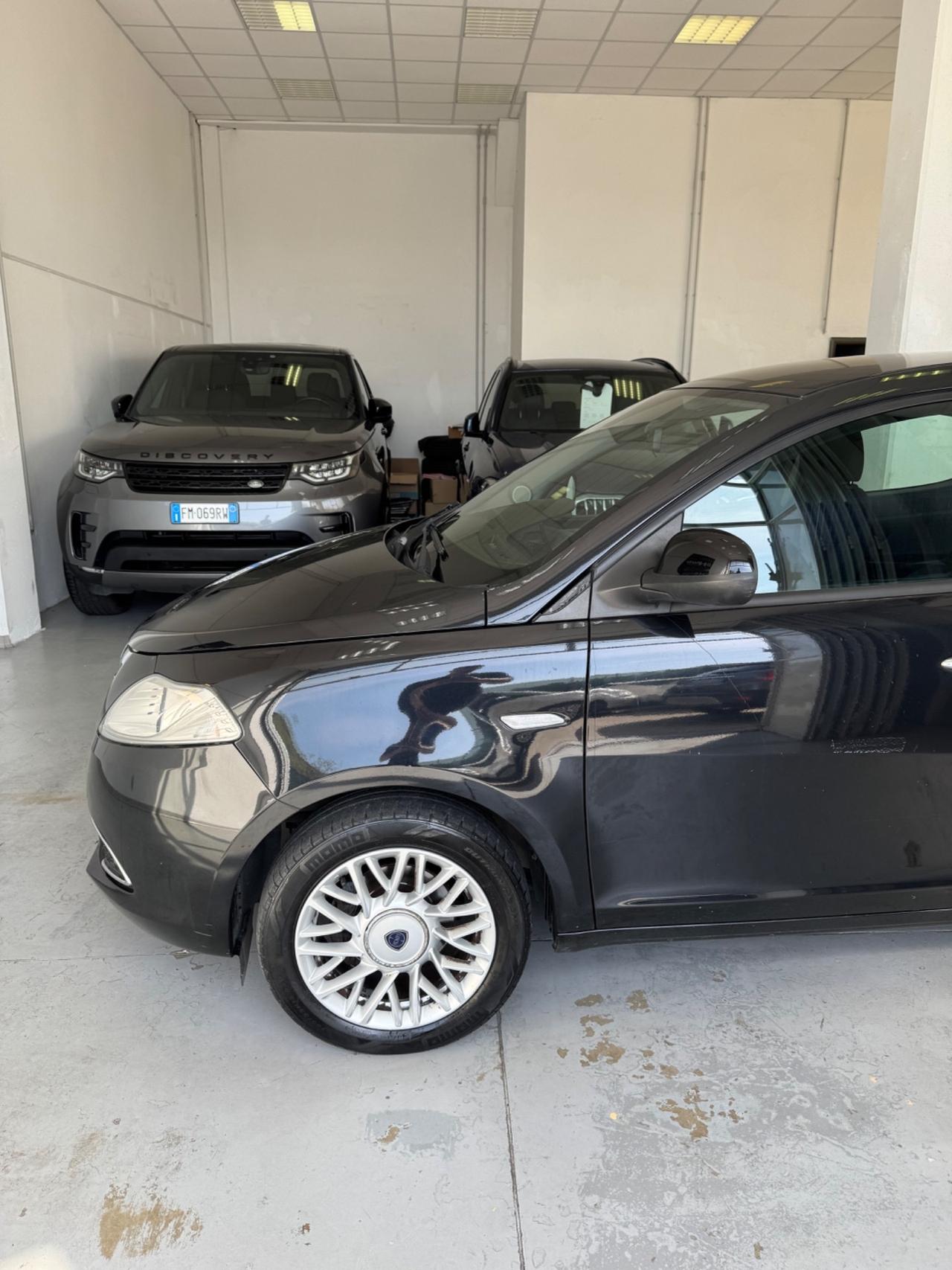 Lancia Ypsilon 1.2 69 CV 5 porte Platinum