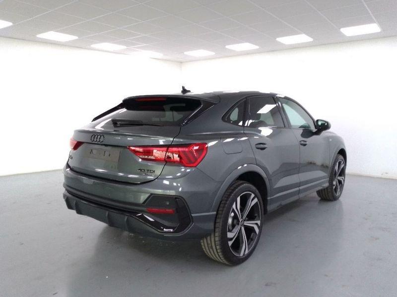 Audi Q3 Sportback 40 2.0 tdi Identity Black quattro 193cv s-tronic