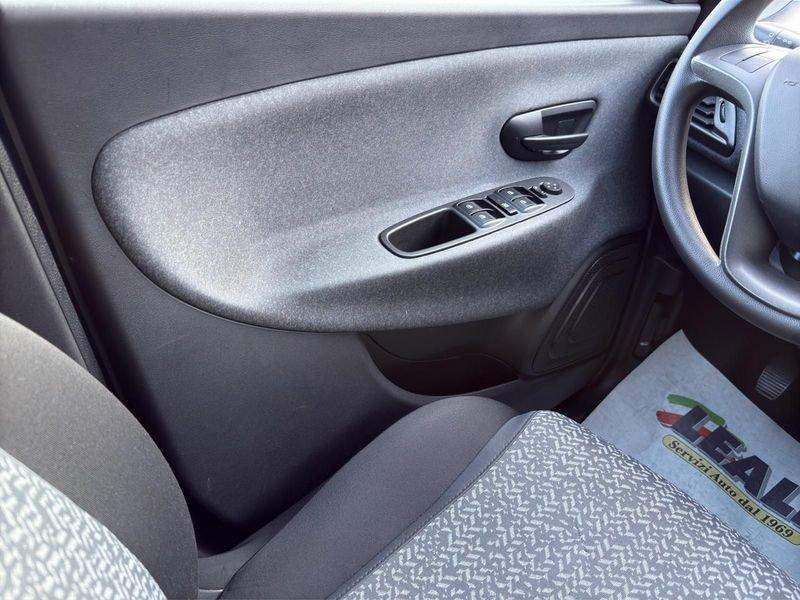 Lancia Ypsilon Ypsilon 5p 1.0 hybrid 70cv 6m Silver Plus