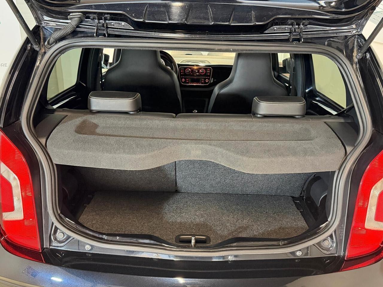 Volkswagen up! 1.0 5p. Versione STREET