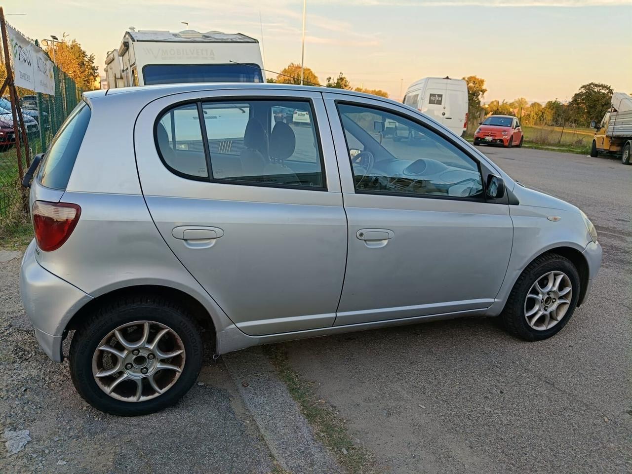 Toyota Yaris 1.0 benzina