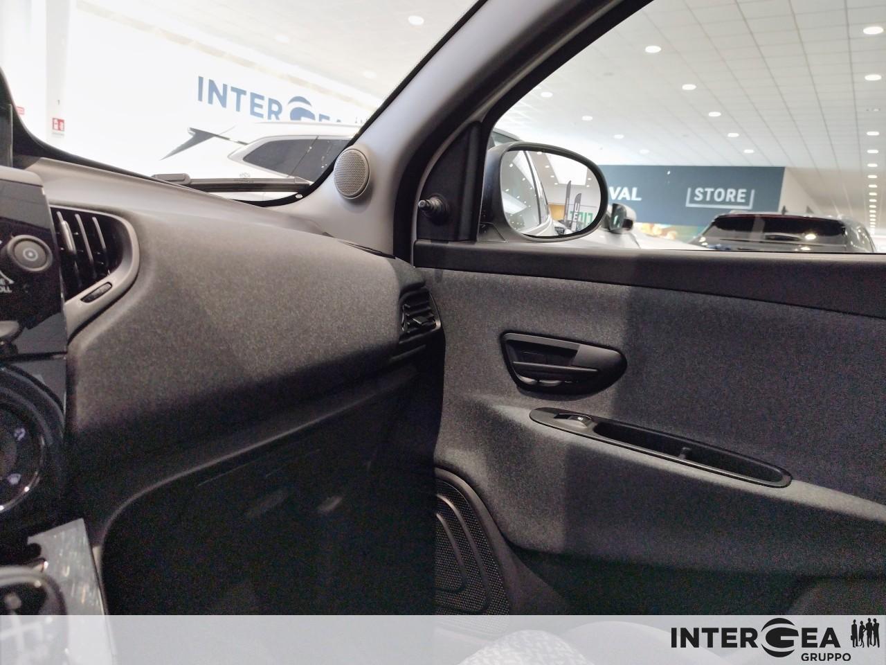 LANCIA Ypsilon 1.0 firefly hybrid Silver s&s 70cv