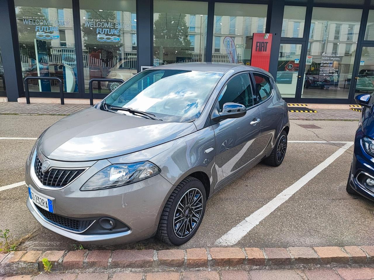 Lancia Ypsilon 1.0 FireFly 5 porte S&S Hybrid Gold