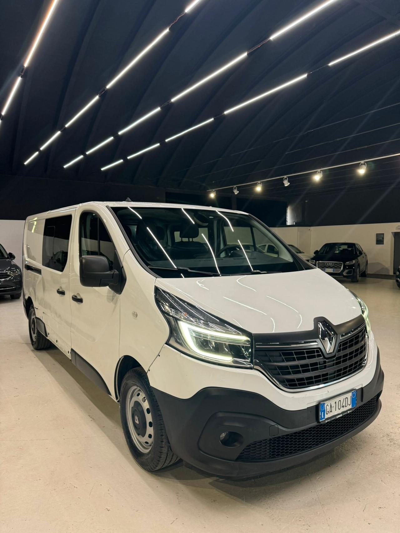 RENAULT TRAFIC 6 POSTI