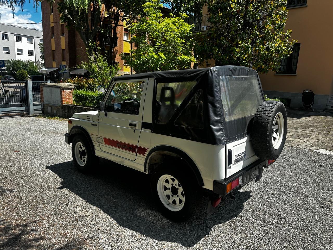 Suzuki SJ 410 SJ410 Cabriolet De Luxe