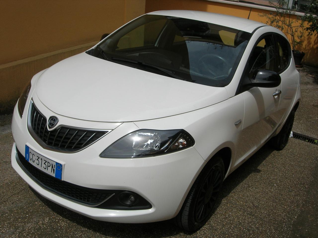 Lancia Ypsilon 1.0 FireFly 5 porte S&S Hybrid Ecochic Silver
