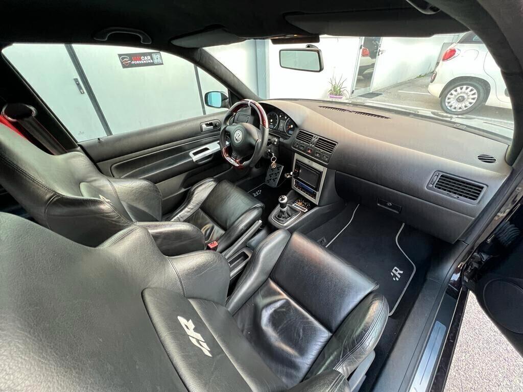 Volkswagen Golf R32