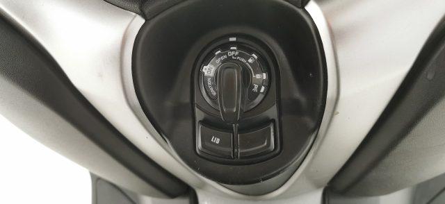 YAMAHA X-MAX 300 TECH MAX