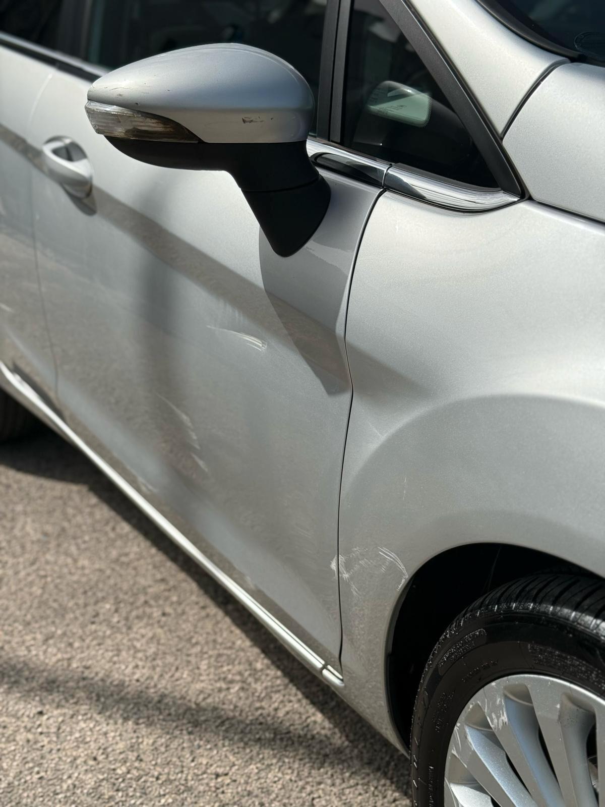 Ford Fiesta Titanium 5 porte benzina/gpl