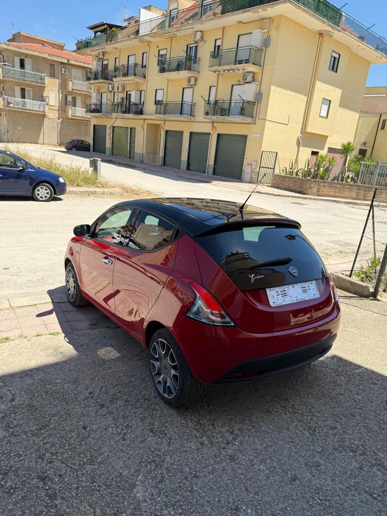 Lancia Ypsilon 1.3 MJT 16V 95 CV 5 porte S&S Silver