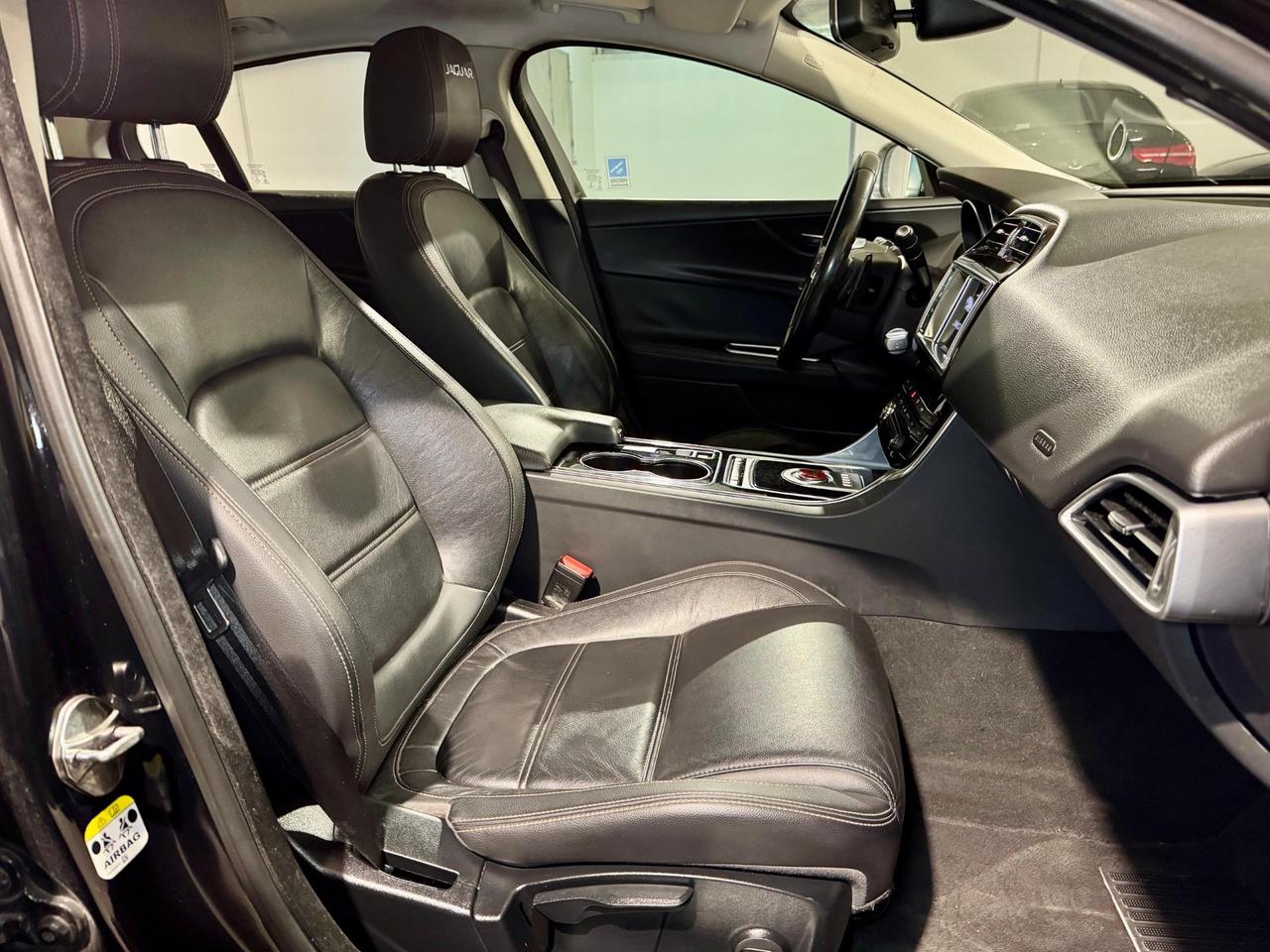 JAGUAR XE*2.0*180 CV*AWD*R-LINE*