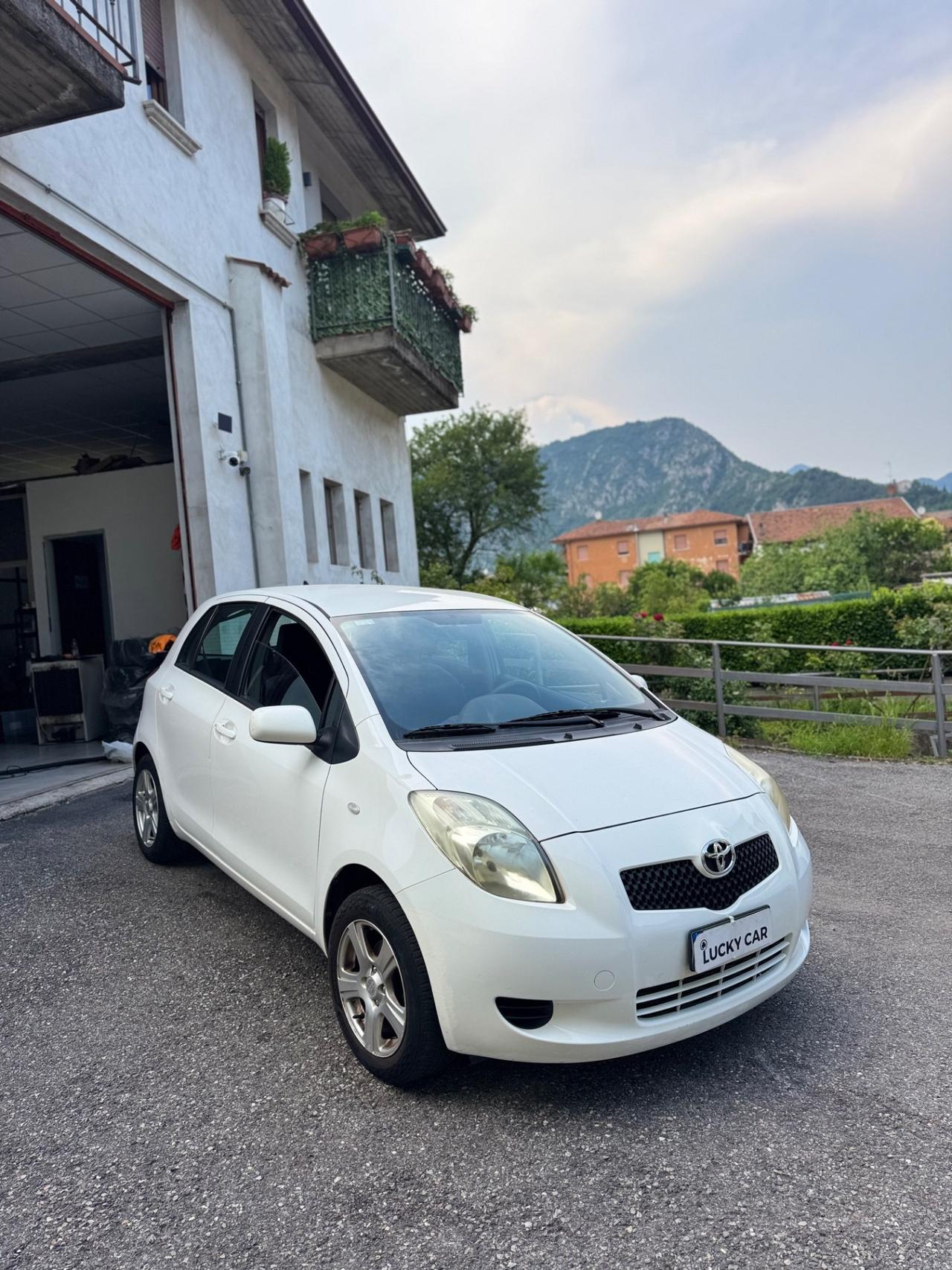 Toyota Yaris 1.0 5 porte