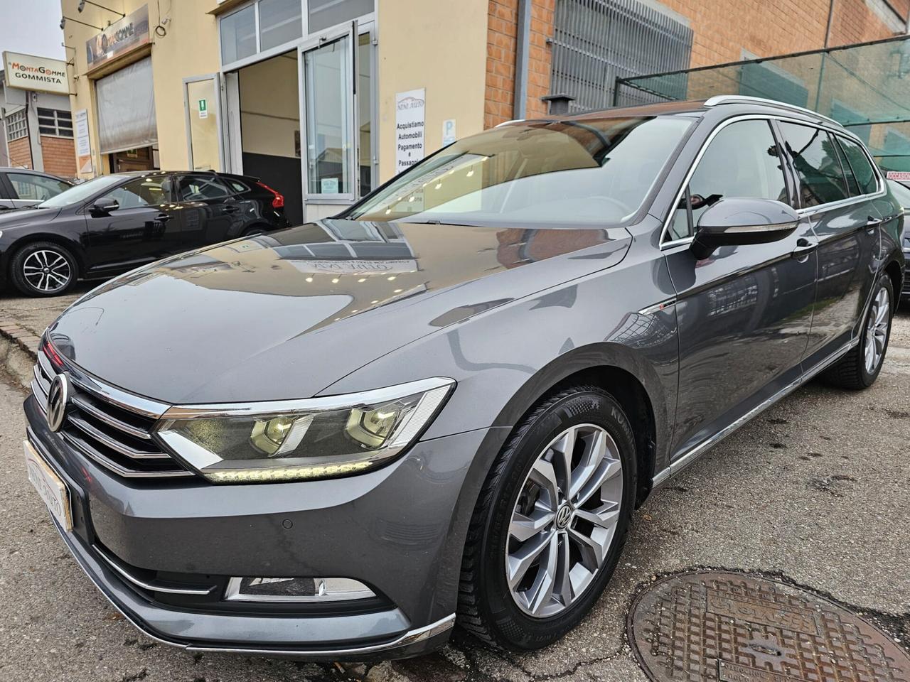 Volkswagen Passat Variant 2.0 TDI 190cv 4Motion*DSG*Navi*Tetto*Bi-Xeno*Cockpit*Euro6*