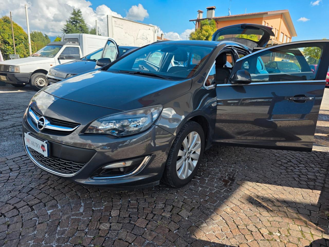Opel Astra 1.7 CDTI 110CV Sports Tourer Cosmo con 325.000km