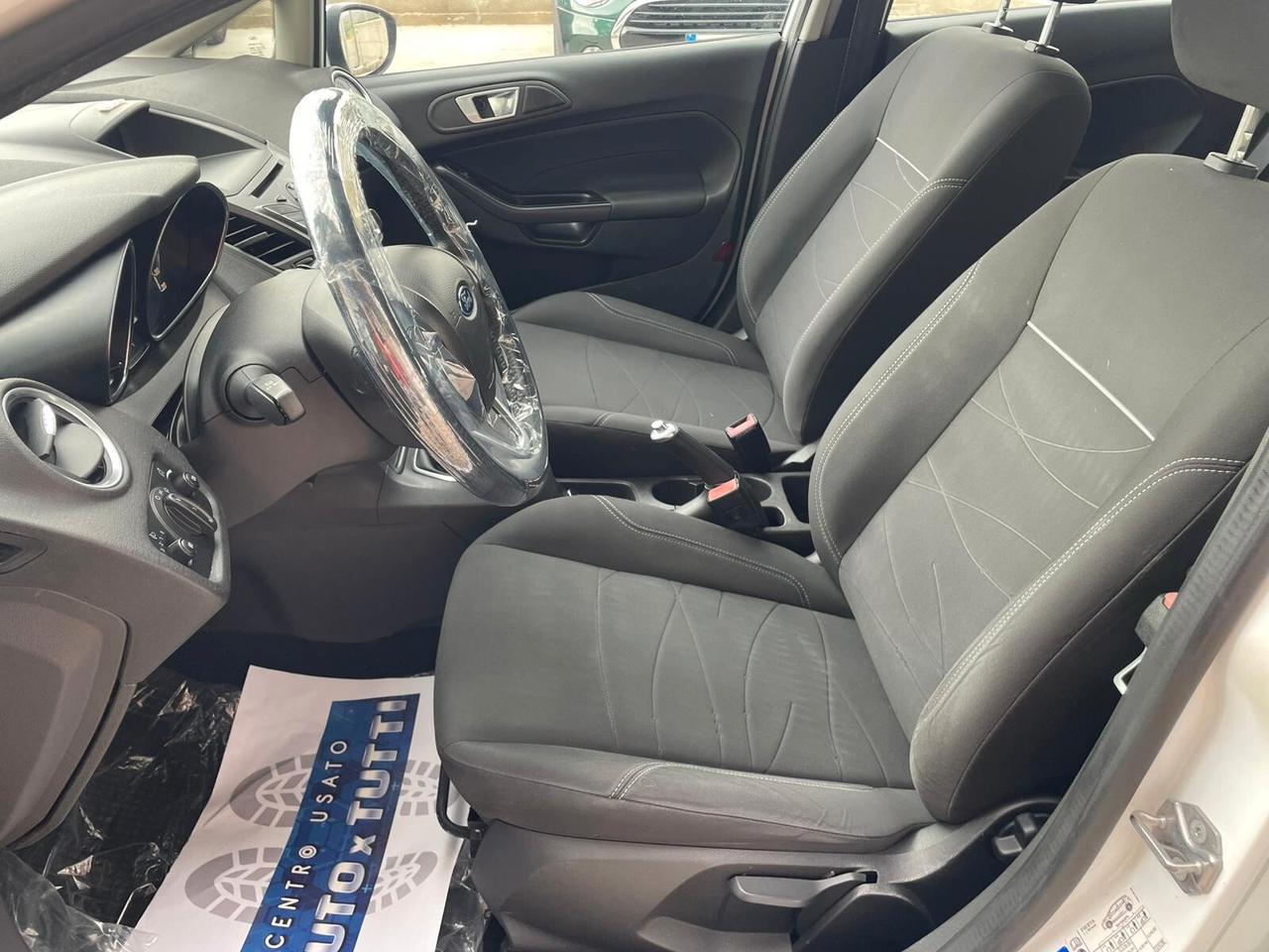 Ford Fiesta 1.2 5 porte Black & White Edition neopatentati