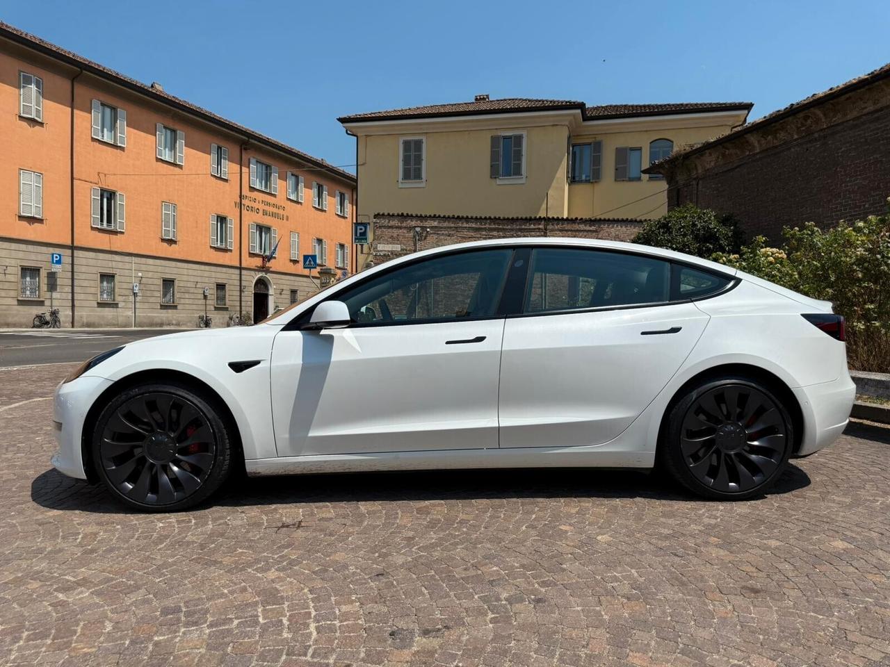 Tesla Model 3 Long Range Performance AWD
